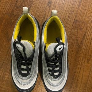 Preloved Nike air max black and yellow size 5.5y